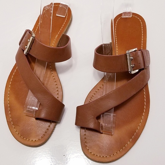 vince camuto toe loop sandals